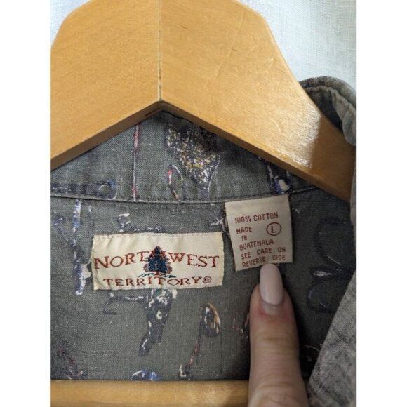 Northwest Territory Men's Large long sleeve fishing themed button down tackle H6 - Picture 3 of 6